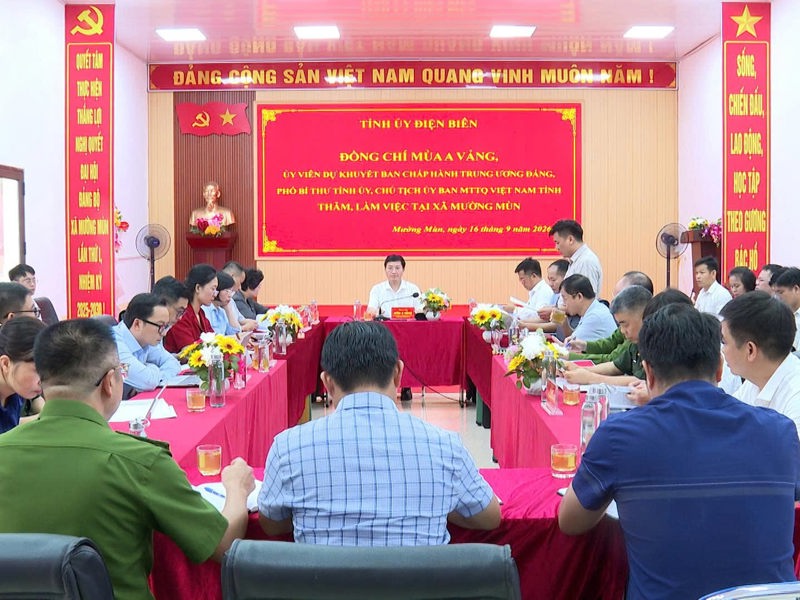 ĐỒNG CHÍ MÙA A VẢNG, ỦY VIÊN DỰ KHUYẾT BCHTW ĐẢNG, PHÓ BÍ THƯ TỈNH ỦY, CHỦ TỊCH UB MTTQ VIỆT NAM TỈNH THĂM, LÀM VIỆC TẠI XÃ MƯỜNG MÙN