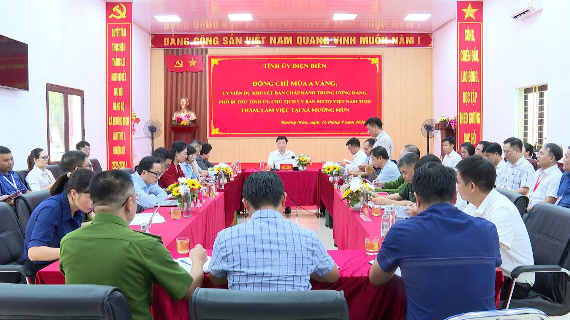 ĐỒNG CHÍ MÙA A VẢNG, ỦY VIÊN DỰ KHUYẾT BCHTW ĐẢNG, PHÓ BÍ THƯ TỈNH ỦY, CHỦ TỊCH UB MTTQ VIỆT NAM TỈNH THĂM, LÀM VIỆC TẠI XÃ MƯỜNG MÙN