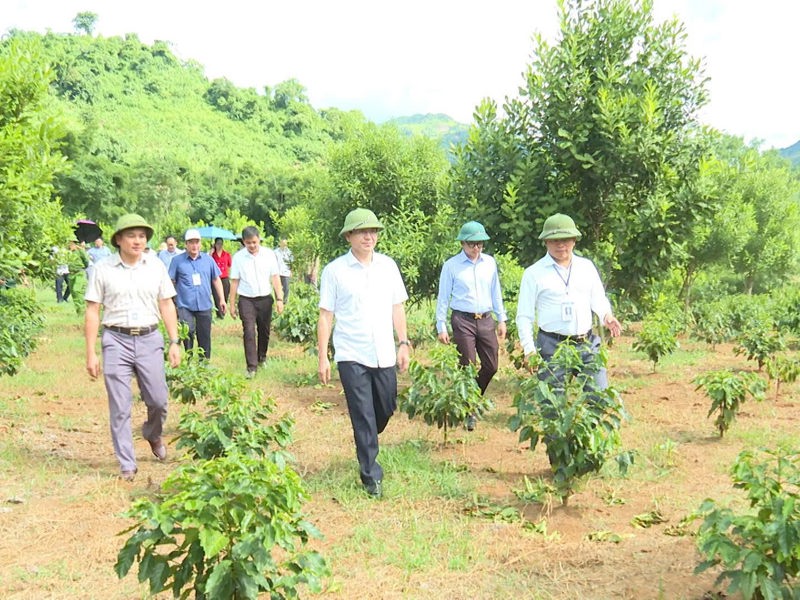 ĐỒNG CHÍ MÙA A VẢNG, ỦY VIÊN DỰ KHUYẾT BCHTW ĐẢNG, PHÓ BÍ THƯ TỈNH ỦY, CHỦ TỊCH UB MTTQ VIỆT NAM TỈNH THĂM, LÀM VIỆC TẠI XÃ MƯỜNG MÙN